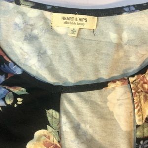 HEART & HIPS Women's Black & Pink Floral Soft Knit Long Sleeve Women’s Large.